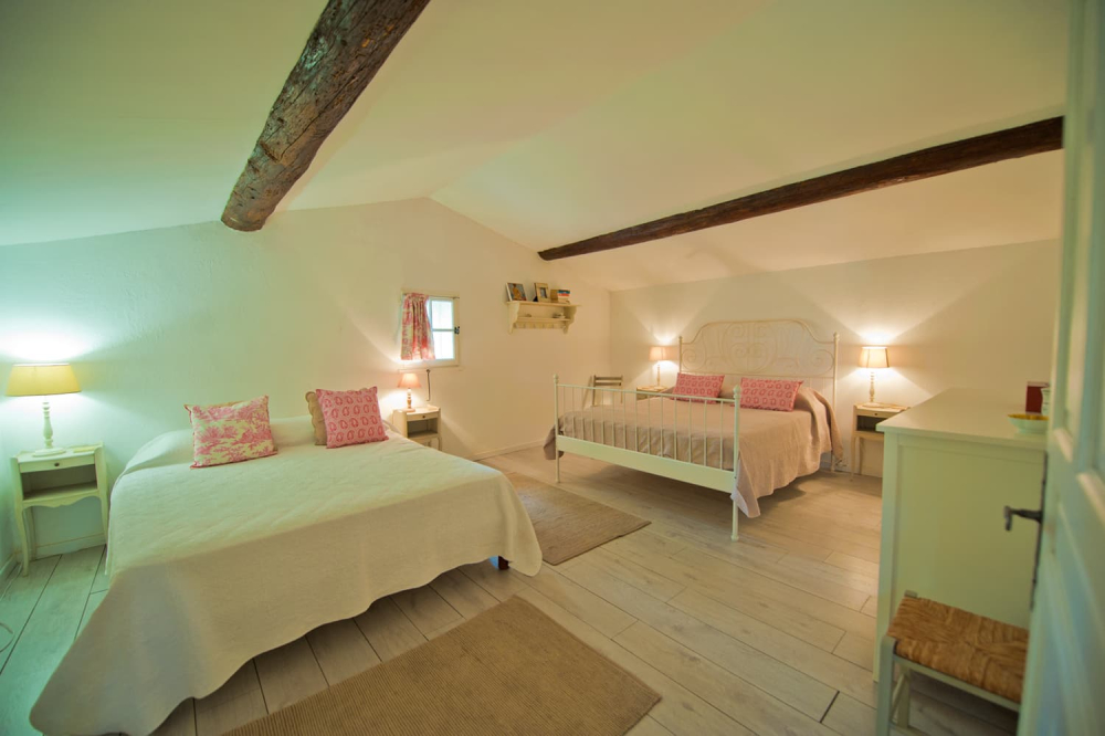 bedroom-in-provence-self-catering-accommodation.46124.jpg