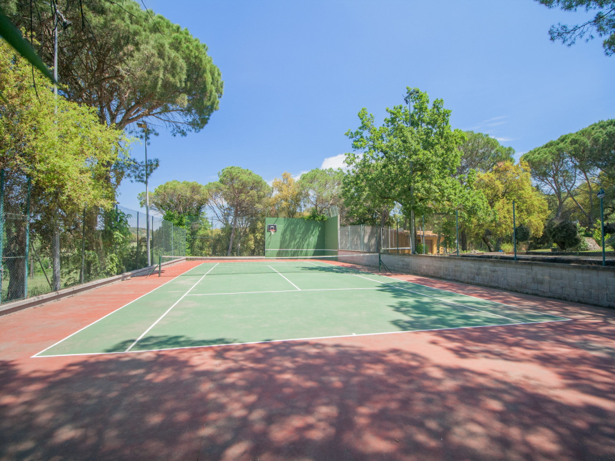 villa-mas-cubell-pool-slide-tennis-court-024.jpg