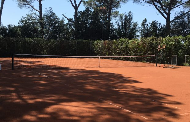 Villa-Ravano-tennis-court-3-e1532004730804-620x400.jpg